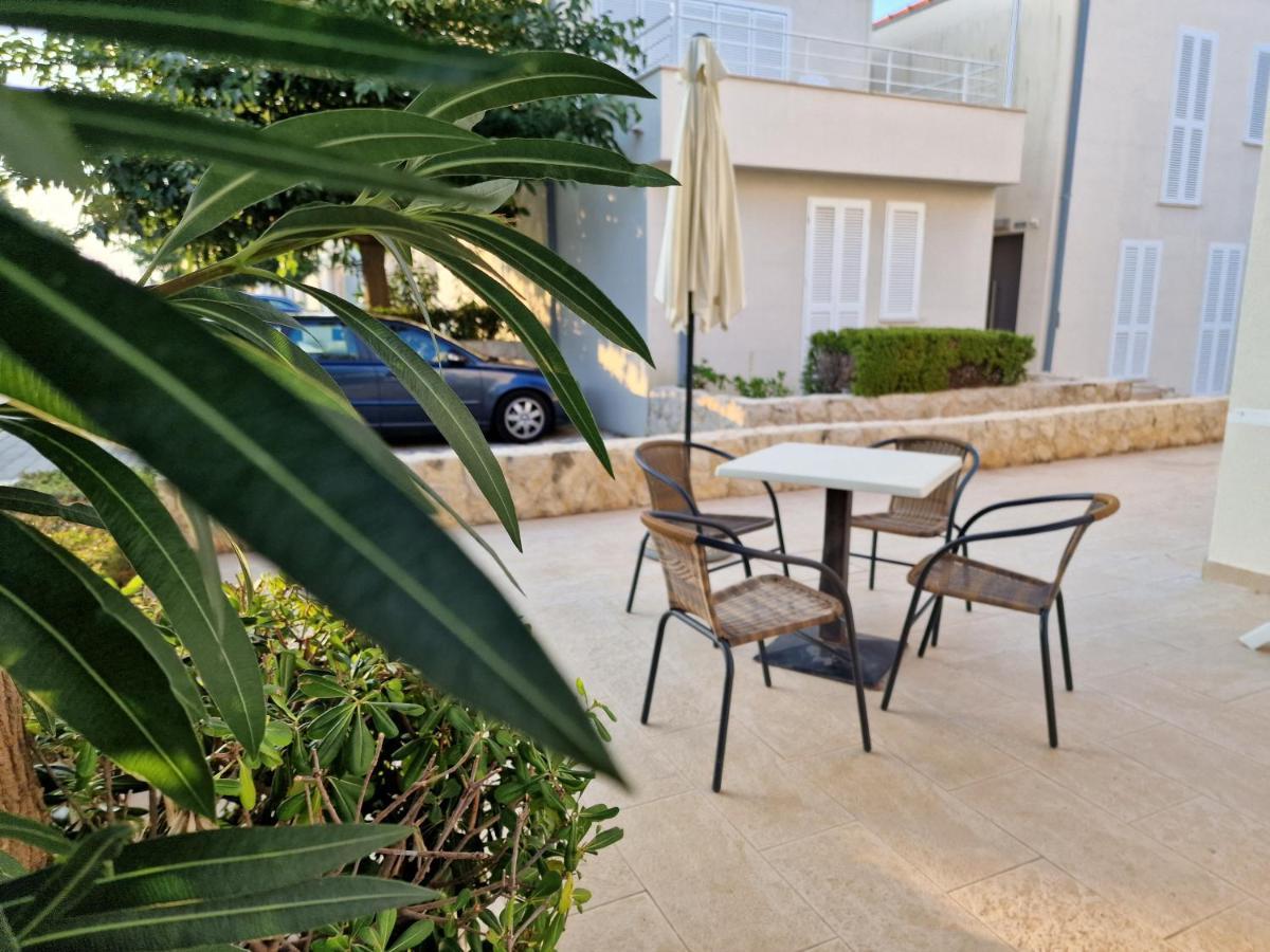 Residence-Apartment-Giuliano-Punta Skala, Petrcane Exterior photo